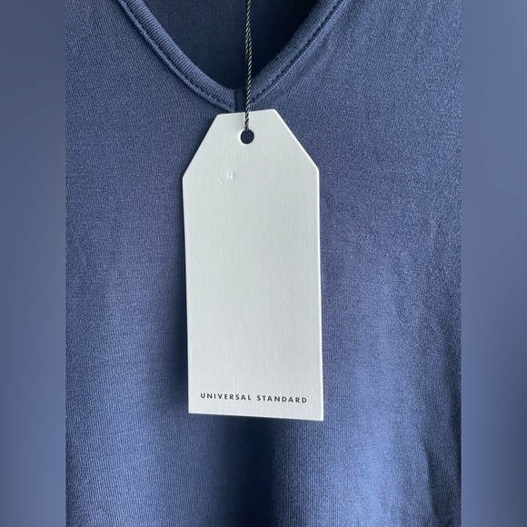 New Universal Standard Women V Neck Tee Shirt Blue Size 4XS - Picture 4 of 9